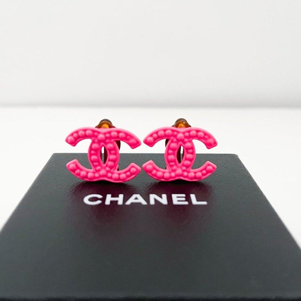 CHANEL Neon Pink Logo CC Earrings Clip Vintage 2005 Y2K